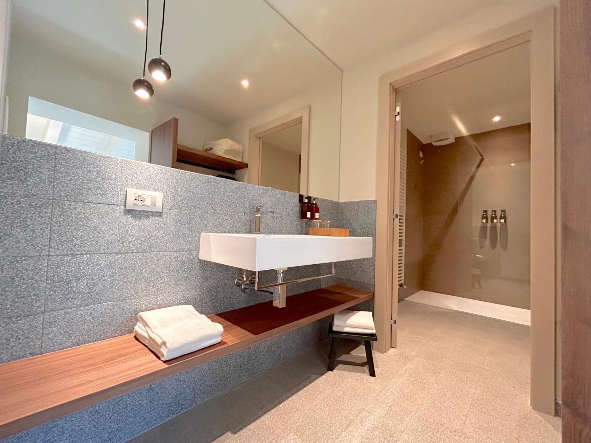 The Lake Suites Com - Luxury Stay In Lazise Exterior photo